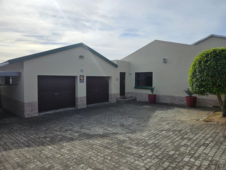 4 Bedroom Property for Sale in Kamma Heights Eastern Cape